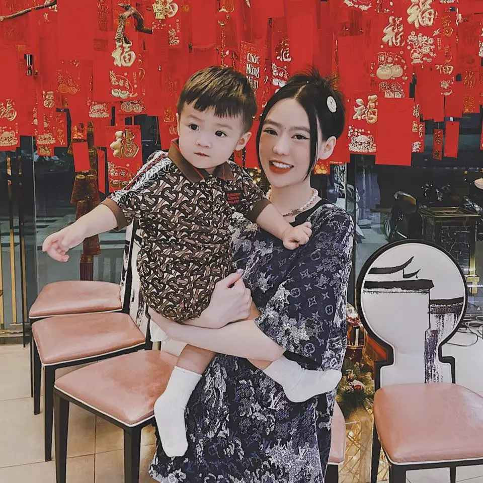 Công việc chính của người giúp việc mới này chỉ là giặt ủi, nếu rảnh thì phụ thêm việc lặt vặt bởi hiện ở nhà con dâu ''ông trùm'' điện tử Sài Gòn đã có 3 người khác nên công việc cũng nhẹ nhàng.