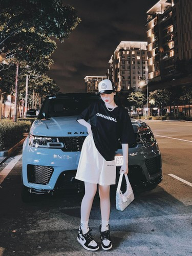 Ngoài ra, Vân Tiny cần người có kinh nghiệm ít nhất 2 năm, yêu trẻ con, sạch sẽ, kiệm lời, nếu biết tiếng Anh hoặc là cô giáo mầm non sẽ là một lợi thế.