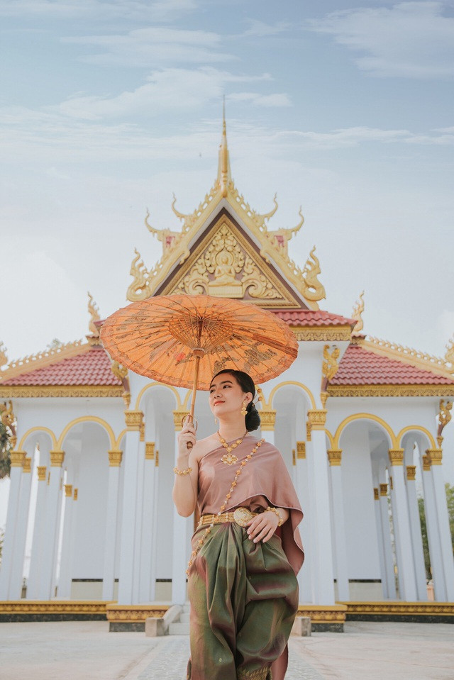 Sau khi nhận được nhiều sự quan tâm của netizen, Mỹ Kiều có chia sẻ: "Khi vừa học xong cấp 3, em được mọi người biết đến qua những tấm hình góc nghiêng, và em lại được lên các trang báo lớn. Lúc đó em thật sự bất ngờ và cũng mang lại nhiều lợi thế cho em trong nghề mẫu ảnh từ lúc đó...