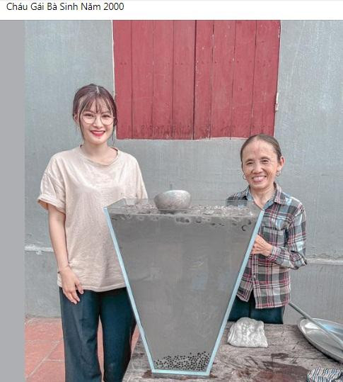 Trên Facebook mới đây, bà Tân Vlog gây chú ý khi "nhá hàng" món mới. Đó là một cốc trà sữa trân châu siêu to khổng lồ. "Check in" bên sản phẩm, hiện tượng mạng đến từ Bắc Giang tiện giới thiệu về cô cháu gái sinh năm 2000.