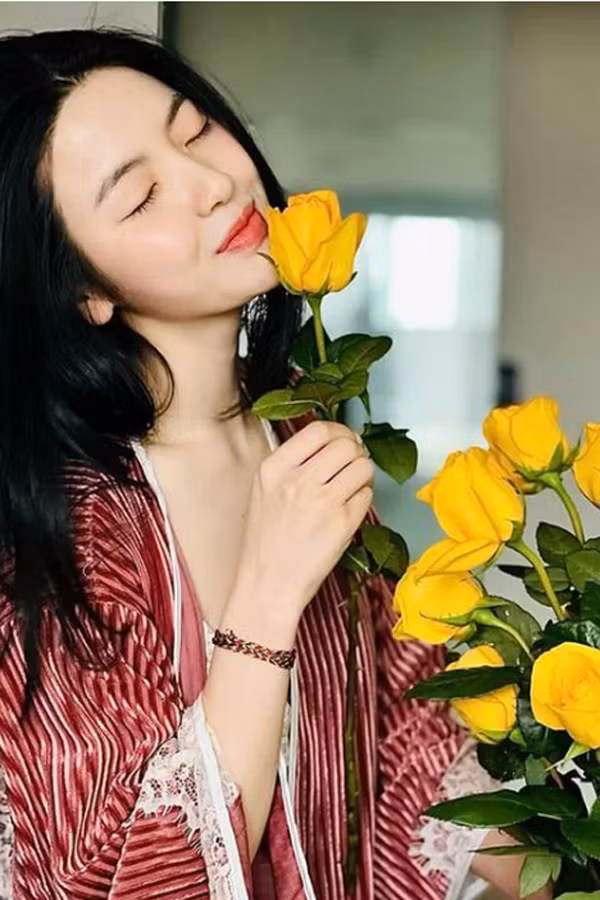 Chu Thanh Huyền nhiều lần khoe đồ hiệu từ đầu đến chân nhưng lại bị dân mạng "bóc phốt" cách làm việc không có tâm