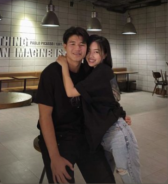 Mai Hà Trang sinh năm 1998, quê Bắc Giang, là sinh viên trường Đại học Mỹ thuật Việt Nam.