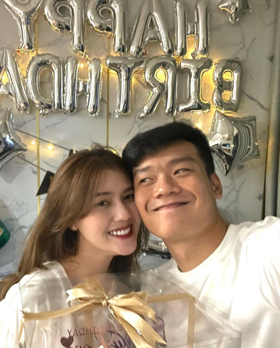 Hiện tại trên trang cá nhân, Tố Uyên sở hữu hơn 88.000 người theo dõi. Mọi hình ảnh của cô nàng đều được netizen đón nhận nhiệt tình.