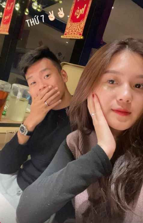 Nàng WAGs luôn theo dõi, đồng hành và hết lòng ủng hộ bạn trai trong các giải đấu. Tại ASIAD 2018, khi Thành Chung bị chấn thương và không thể tham dự vào phút chót, Tố Uyên bày tỏ: "Ngay sau khi gặp chấn thương, anh Chung đã gọi cho mình. Mình thương bạn trai, buồn và hụt hẫng lắm".