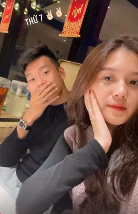 Nàng WAGs luôn theo dõi, đồng hành và hết lòng ủng hộ bạn trai trong các giải đấu. Tại ASIAD 2018, khi Thành Chung bị chấn thương và không thể tham dự vào phút chót, Tố Uyên bày tỏ: "Ngay sau khi gặp chấn thương, anh Chung đã gọi cho mình. Mình thương bạn trai, buồn và hụt hẫng lắm".