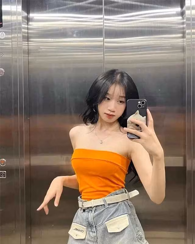 Hot girl TikTok lac hong noi tieng khoe body nuot na tua bong buoi
