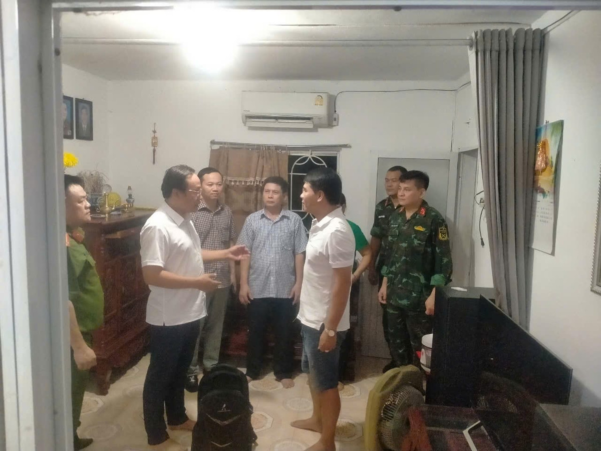 UBND quận Hoàng Mai, cùng các đơn vị liên quan và UBND phường Tân Mai đã vận động 48 hộ dân với 160 nhân khẩu ở khu tập thể A7 Tân Mai (khu nhà 5 tầng đã xuống cấp thuộc nhóm nguy hiểm cấp C) đến Trường tiểu học Tân Mai.