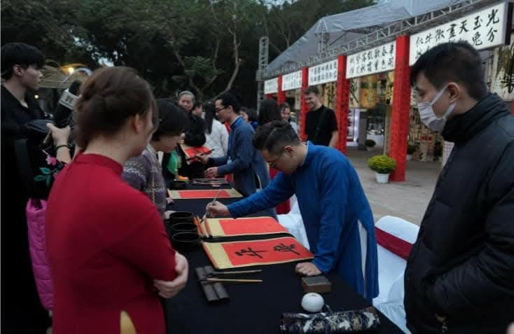 Năm nay, khu vực Hồ Văn được cải tạo, chỉnh trang toàn diện mang đến không gian thoáng đãng, an toàn, góp phần nâng cao trải nghiệm của du khách trong hành trình khám phá văn hóa nhân dịp đầu xuân năm mới.