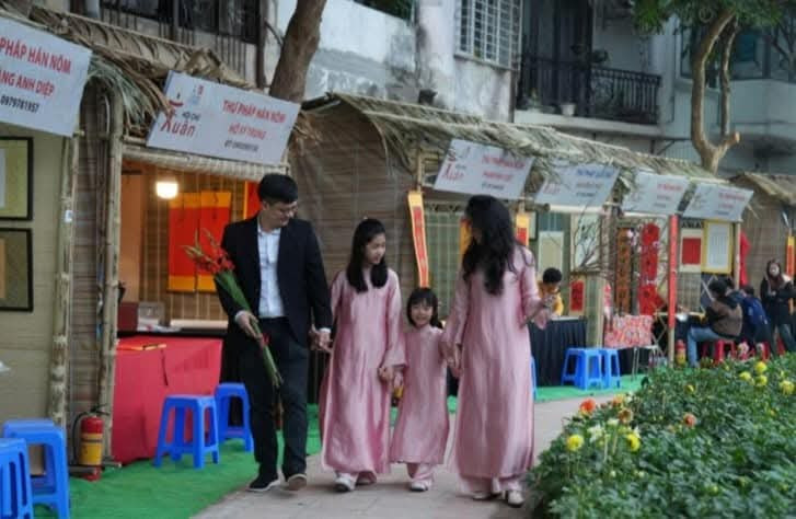 Hoàng Phúc Đăng Khôi, học sinh chia sẻ: "Không gian chữ thư pháp khá là cổ truyền, có sự bày trí khá độc đáo. Năm nay em xin chữ “thành” với mong muốn có thể thành công trong việc học tập".