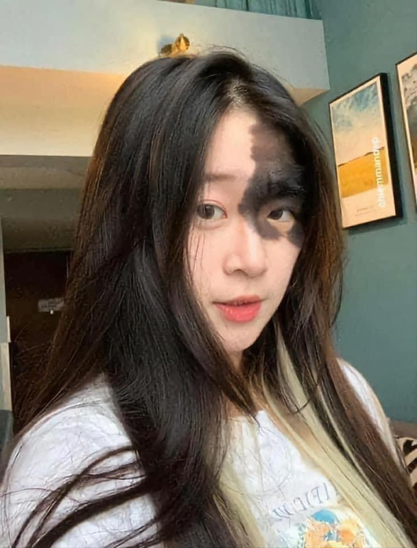 Khi những bức ảnh của cô gái trở nên nổi tiếng trên mạng xã hội, nhiều netizen đã phải trầm trồ vì nét đẹp khác người độc đáo này.