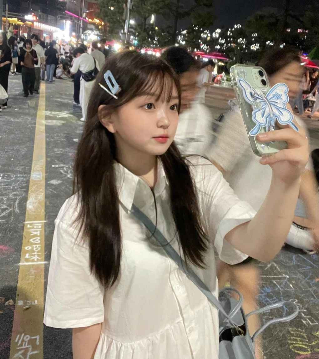 Nhan sắc ngoài đời của gái xinh đến từ Hàn Quốc khiến nhiều người nhầm lẫn số tuổi của cô nàng.