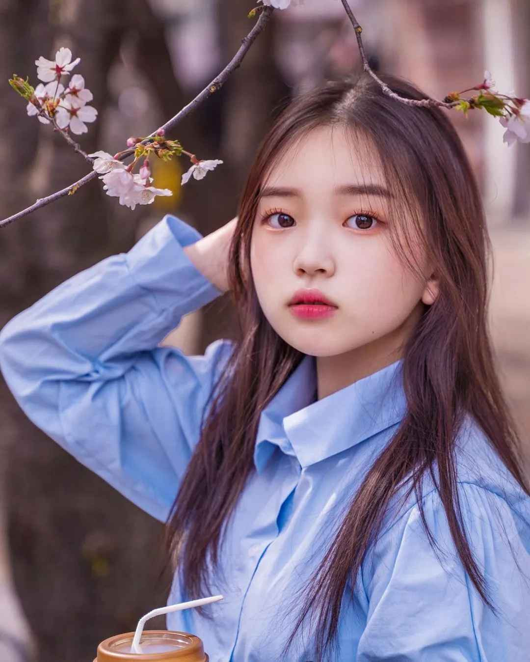 Bên cạnh khuôn mặt đáng yêu, ngoại hình nhỏ nhắn của Kim Yoon Hee phần nào giúp cô trông trẻ trung hơn tuổi. Với chiều cao 1,51m, nữ diễn viên 22 tuổi dễ dàng đóng các vai diễn học sinh (Ảnh: IGNV).