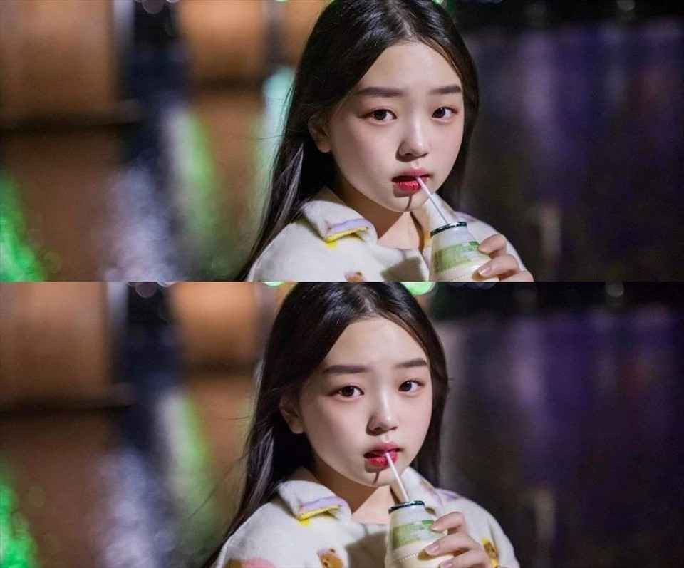 Trong sự nghiệp diễn viên của mình, Kim Yoon Hee thường tham gia các bộ phim chiếu mạng. Sau bộ phim "Bad boy" giúp cô nhận được sự chú ý.