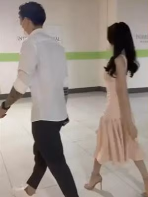 Đặc biệt, việc Hiếu Phạm dùng từ 4 cặp vợ chồng khiến dân mạng đồn đoán phải chăng Văn Hậu và Hải My cũng chuẩn bị về chung một nhà.