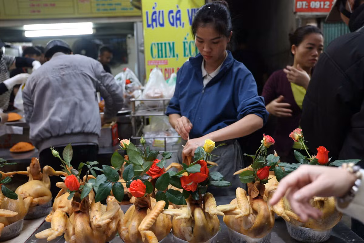 “Cho nha giau” nhon nhip khach mua mam co cung giao thua