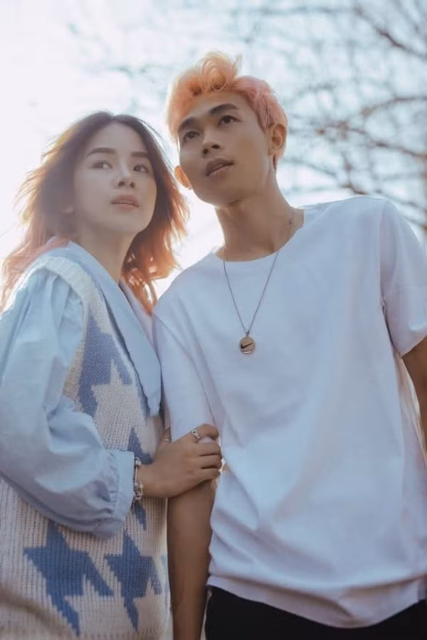 Trên trang cá nhân của nam danh hài Hồng Thanh chúng ta dễ dàng thấy được tình cảm mà anh dành cho nữ DJ xinh đẹp.