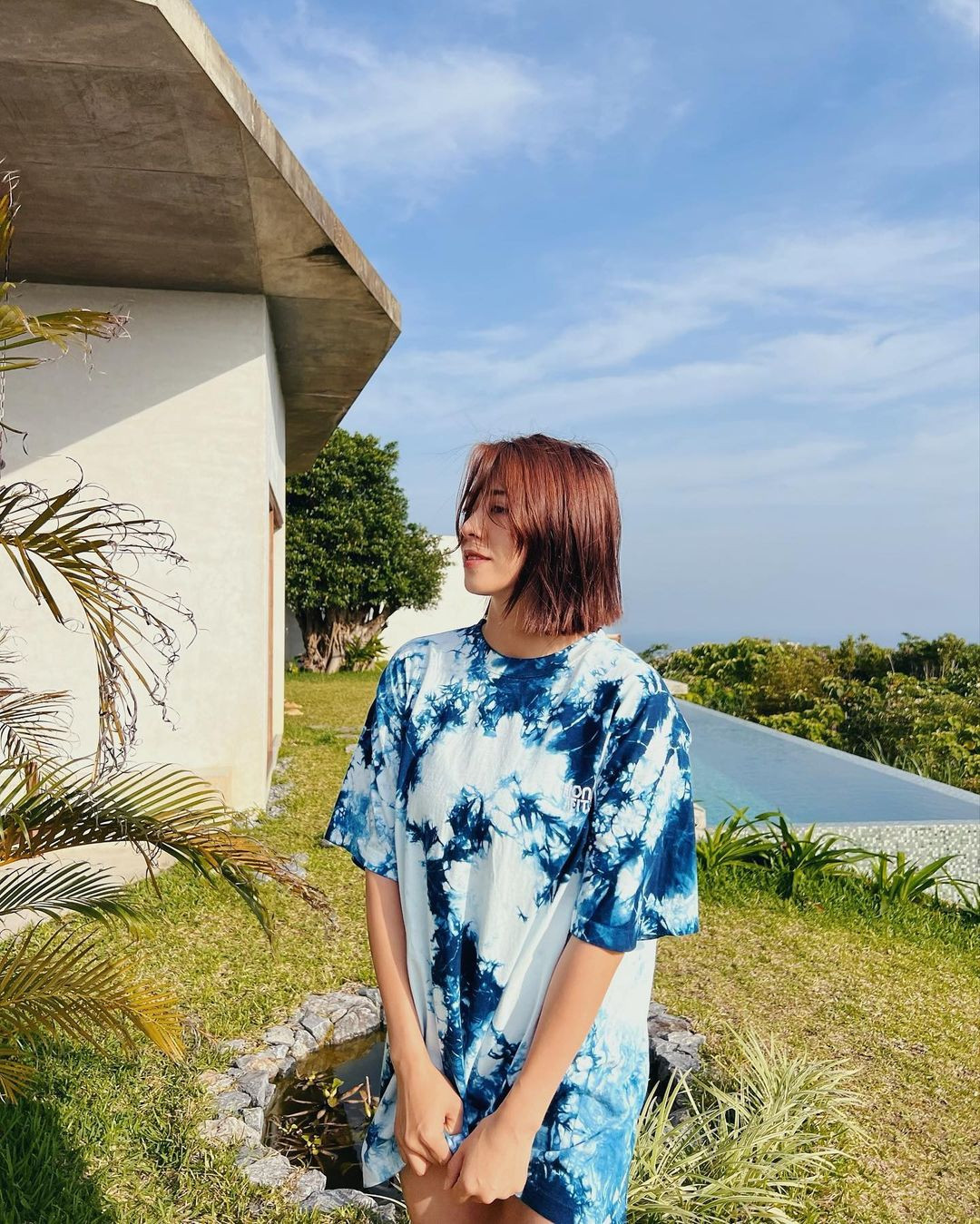 Tuy nhiên, Minami Wachi vẫn phải từ bỏ mơ ước trở thành VĐV bơi lội chuyên nghiệp vào cấp 3 khi nhận ra, vòng 1 của mình phát triển quá lớn, gây ảnh hưởng trong lúc thi đấu.