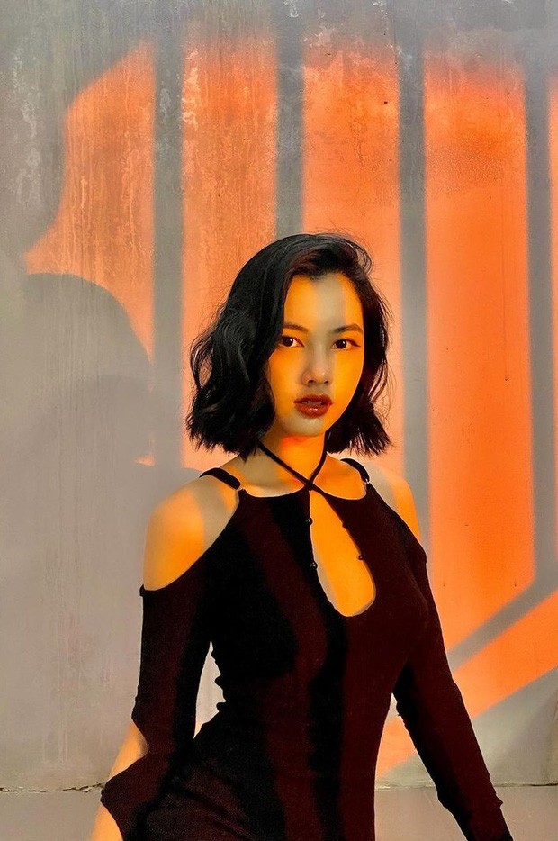 Cẩm Đan - Top 15 Hoa hậu Việt Nam 2020 kiêm bạn gái tin đồn của đại gia Đức Huy cũng từng tung tin nhắn bị một người lạ mặt "mời chào" giá 16 nghìn USD (tương đương hơn 400 triệu đồng) để đi ăn uống.