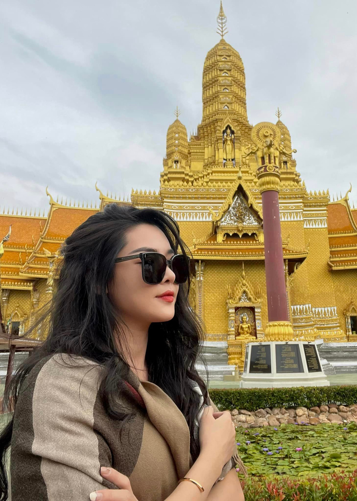 Đa phần ý kiến đều công nhận rằng, Thanh Quỳnh hiện tại đang đạt độ đẹp rực rỡ nhất, gương mặt hoàn hảo, vóc dáng cân đối. Ngoài việc nhờ thẩm mỹ để thay đổi khuyết điểm trên gương mặt thì phải công nhận rằng, cô đã rất cố gắng để ngày càng đẹp hơn.