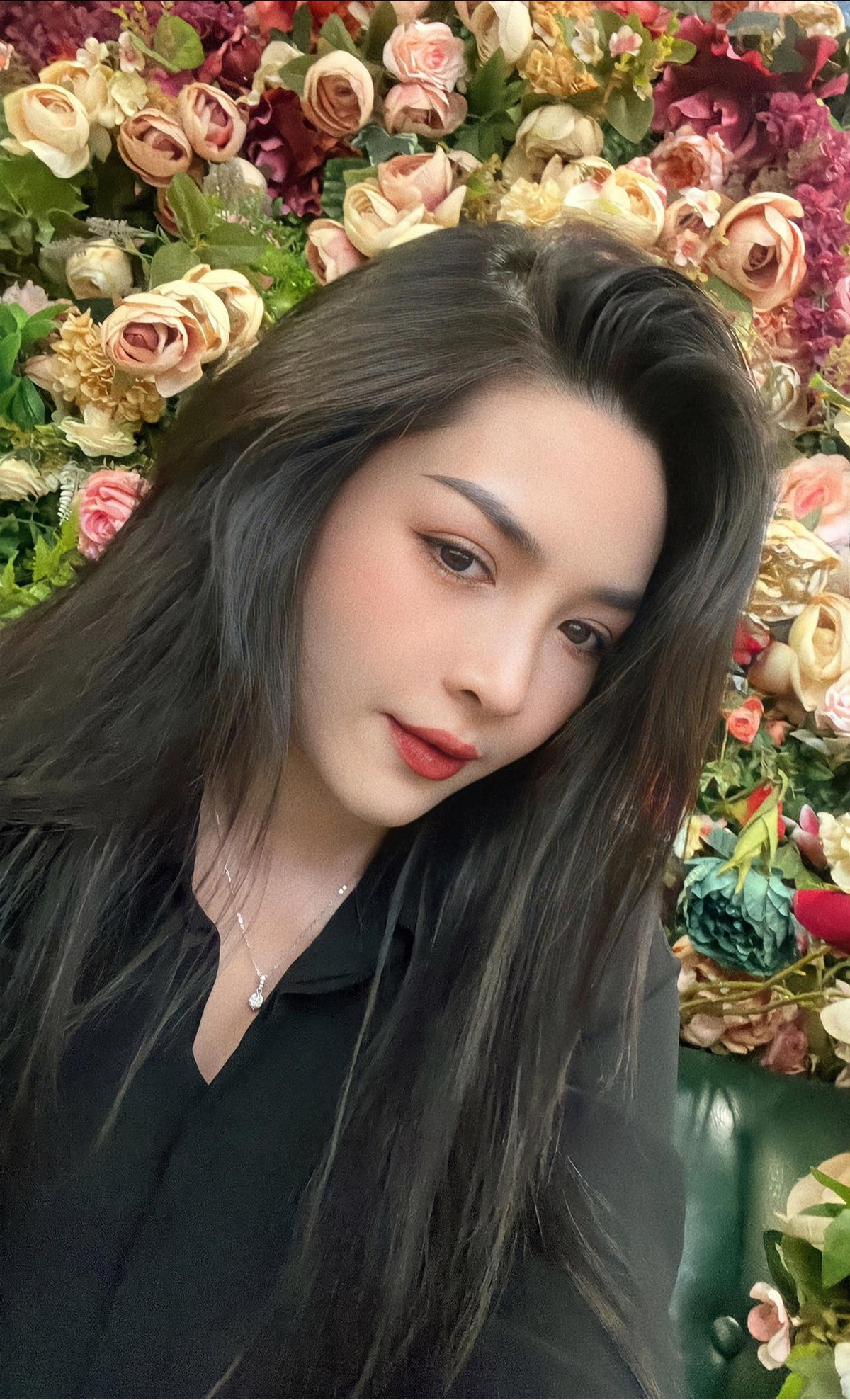 Người đẹp ít khi chia sẻ nhiều về chuyện tình cảm khiến người hâm mộ suy đoán có lẽ cô vẫn đang trong trạng thái độc thân.