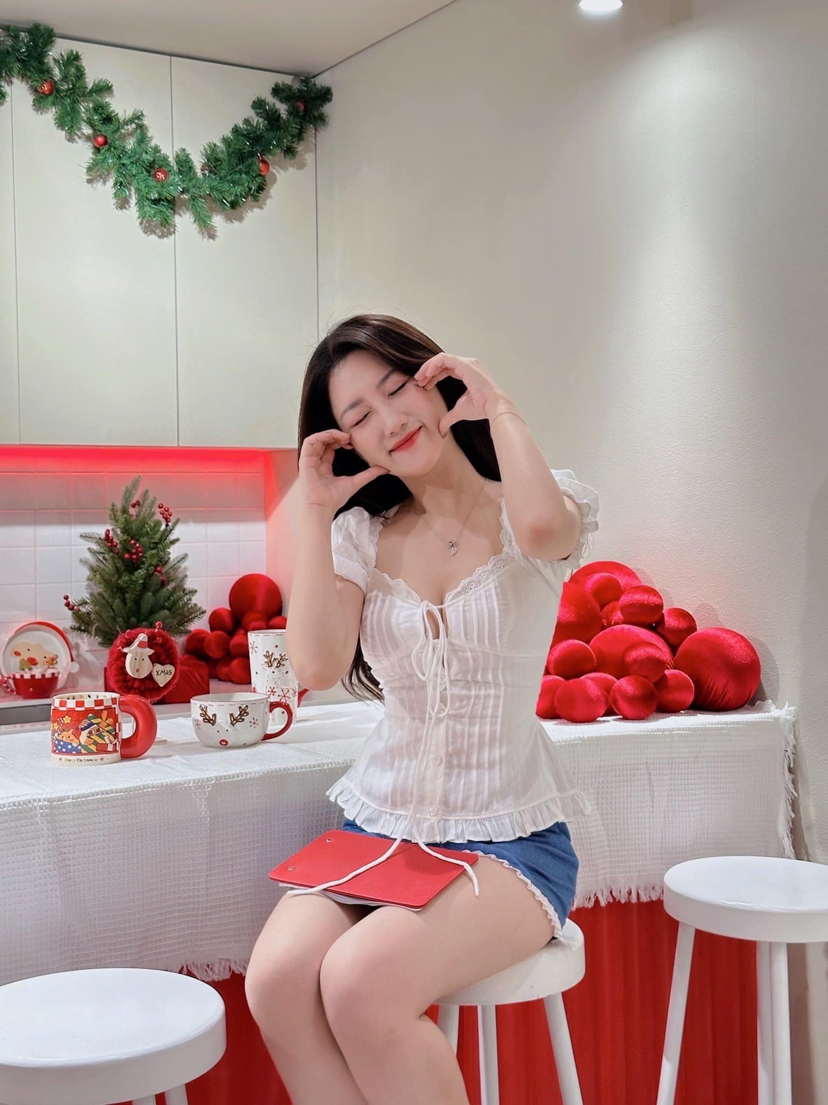 Có lẽ, bộ ảnh xinh đẹp của Linh Nắng là điều mà nhiều anh em game thủ đã đón chờ từ rất lâu.