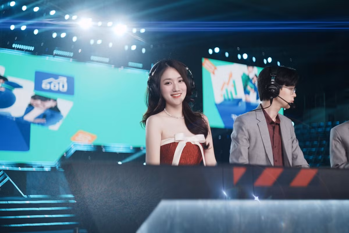 Trước đó, trên trang cá nhân của mình, MC Linh Nắng chỉ chia sẻ về công việc. Hiếm khi thấy cô nàng đả động tới chuyện tình cảm.