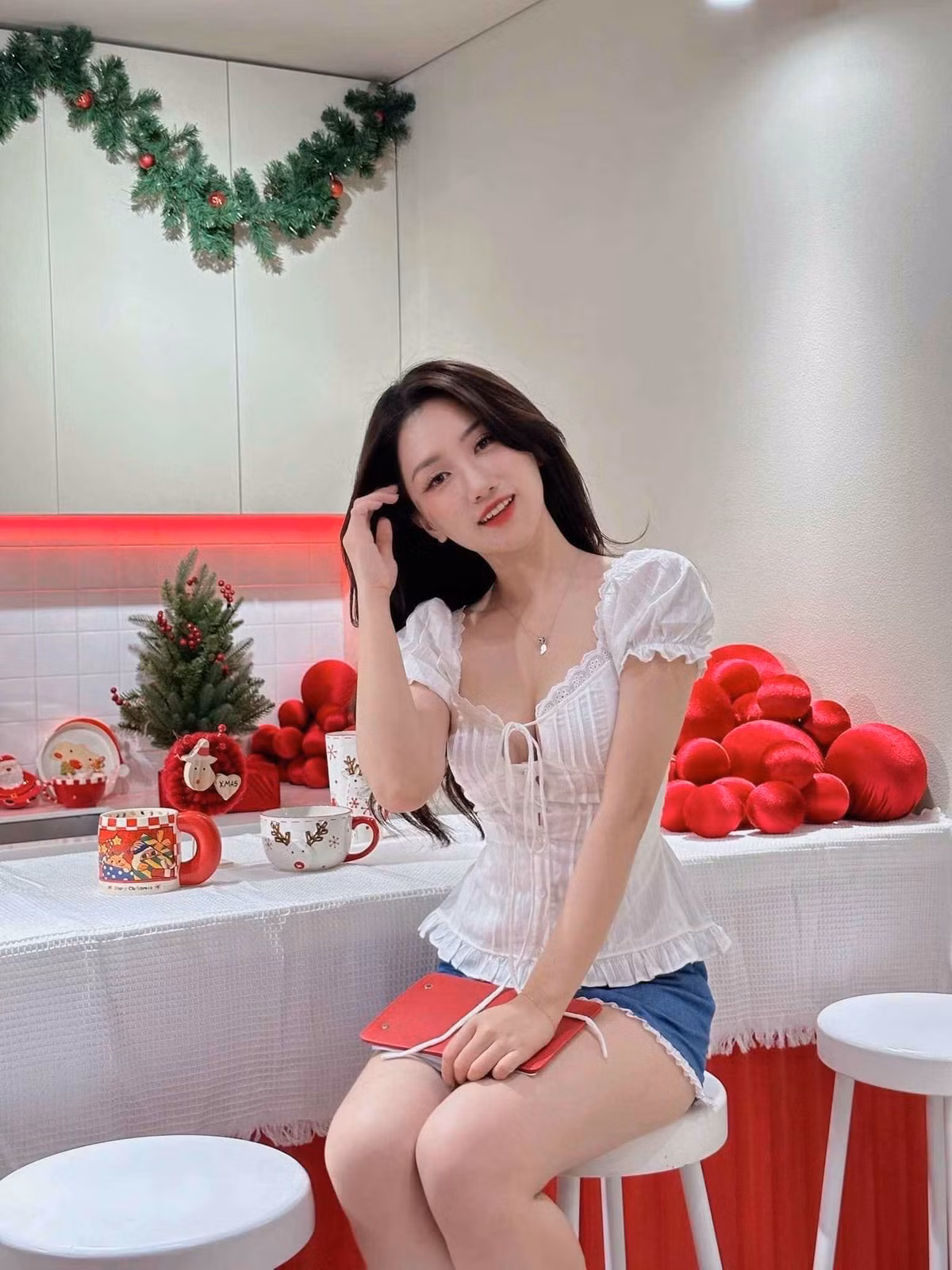 Làng game Việt vô cùng thích thú trước bộ ảnh Giáng sinh của Linh Nắng