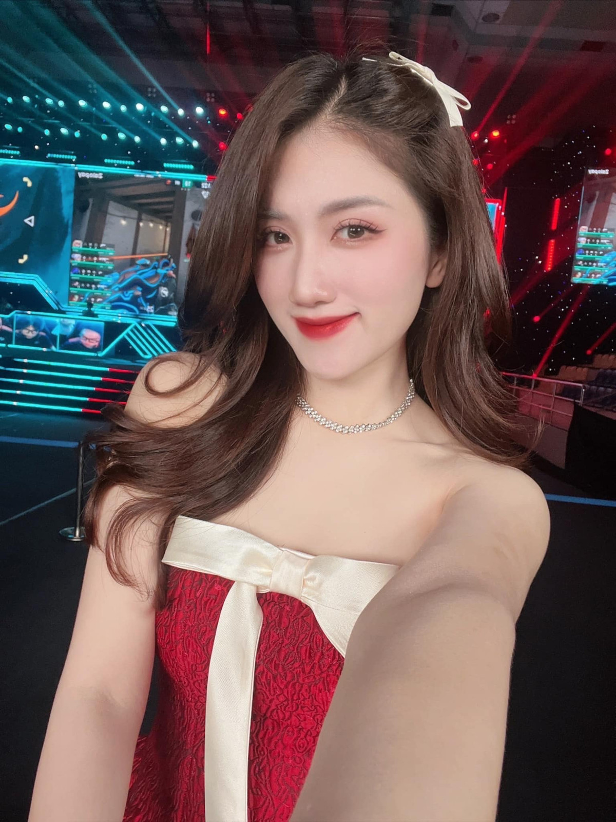 Trong suốt thời gian làm MC cho VALORANT, Linh Nắng đã nhận được nhiều lời khen và được nhận xét là "nữ MC số một làng FPS".