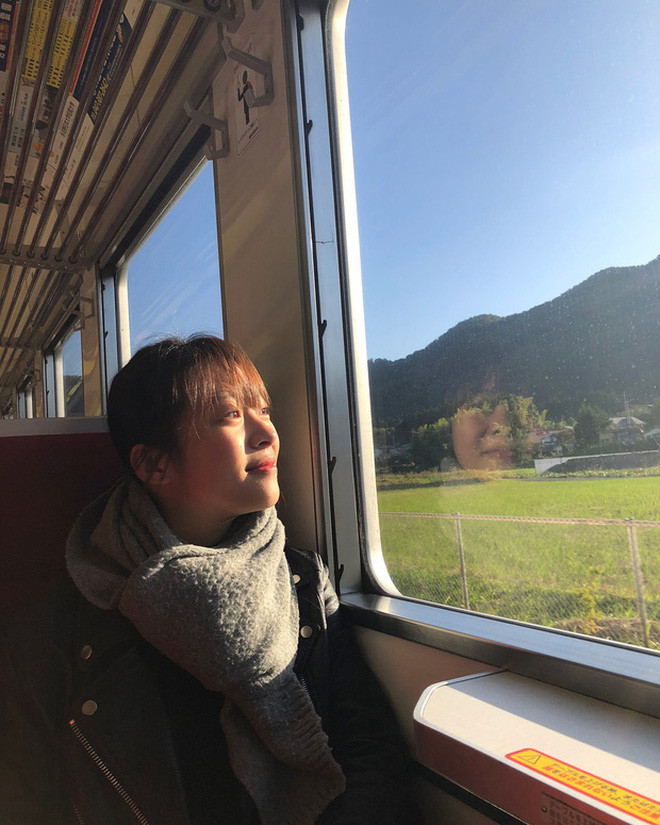 Giang Vũ là chủ nhân của channel với gần 200.000 lượt đăng kí kênh. Cô bạn từng là học sinh trường THPT chuyên Ngoại ngữ trước khi sang Nhật du học với học bổng ngành Kinh doanh Tổng hợp của trường ĐH Jonsai.