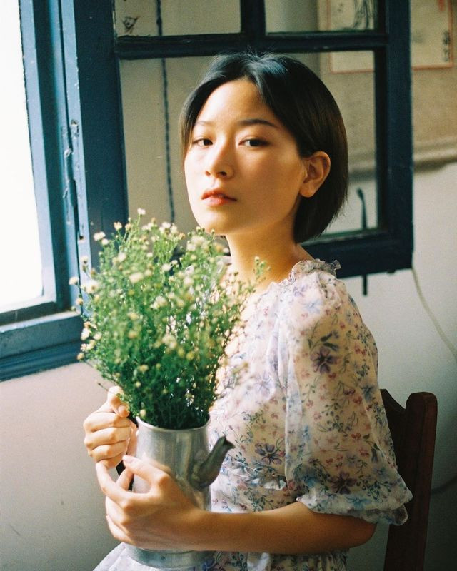 Trong những channel của mình, Thạch Trang không chỉ chia sẻ bí quyết học tiếng hiệu quả, cách chụp ảnh sao cho đẹp mà cô nàng còn nói về kinh nghiệm makeup hàng ngày sao cho đẹp.