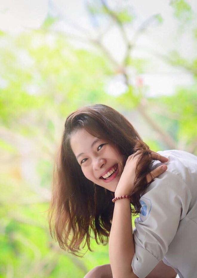 Giống biết bao du học sinh khác, Giang chia sẻ nhiều video bổ ích về cách apply học bổng du học Nhật, cách học tiếng Nhật và cả cuộc sống nhiều màu sắc của mình ở đất nước mặt trời mọc. Đặc biệt ở Giang là cách nói chuyện rất thẳng thắn, ngắn gọn nhưng vẫn đầy tích cực khiến ai cũng muốn vui lây.