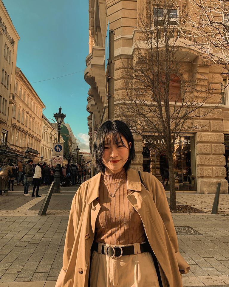 Mỗi video đều không quá cầu kỳ nhưng nhờ vẻ ngoài đáng yêu, năng lượng của tuổi 20 luôn tràn đầy của Thạch Trang đã níu chân rất nhiều follower ở lại với channel của nữ du học sinh Việt này.