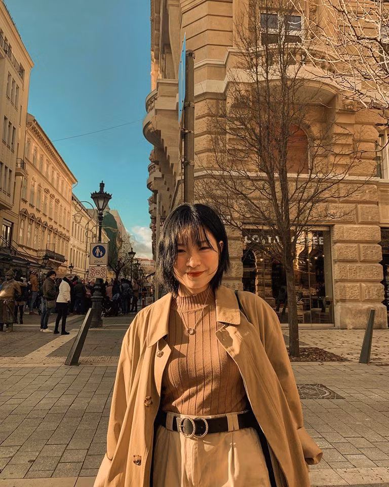 Mỗi video đều không quá cầu kỳ nhưng nhờ vẻ ngoài đáng yêu, năng lượng của tuổi 20 luôn tràn đầy của Thạch Trang đã níu chân rất nhiều follower ở lại với channel của nữ du học sinh Việt này.