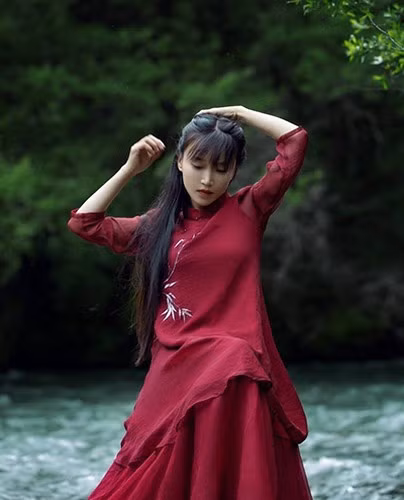 Đồng thời, Lý Giai Giai (tên thật của Lý Tử Thất) sẽ được giữ 99% cổ phần thay vì chỉ nắm 49% như trước đây.