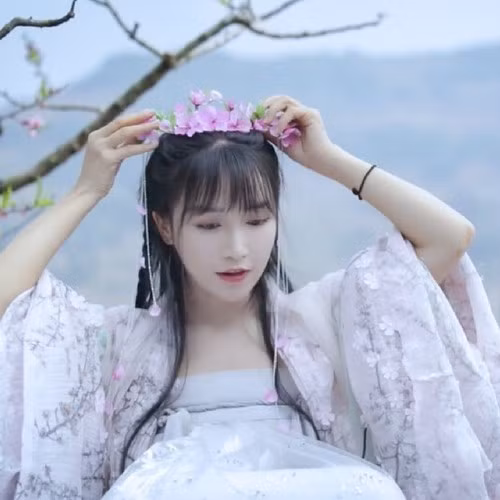 Trong khi đó, bản thân Lý Tử Thất phải tự chủ động trong khâu lên ý tưởng kịch bản, đóng chính, quay dựng các sản phẩm. Công ty Vô Niệm Hàng Châu chỉ chịu trách nhiệm quảng bá video hoàn chỉnh.