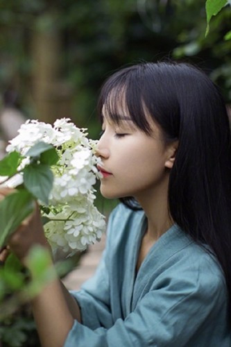 Theo chia sẻ của Lý Tử Thất, công ty Vô Niệm Hàng Châu thu lợi nhuận nhờ vào danh tiếng của cô nhưng bản thân cô chỉ được hưởng chưa tới 50% cổ phần.