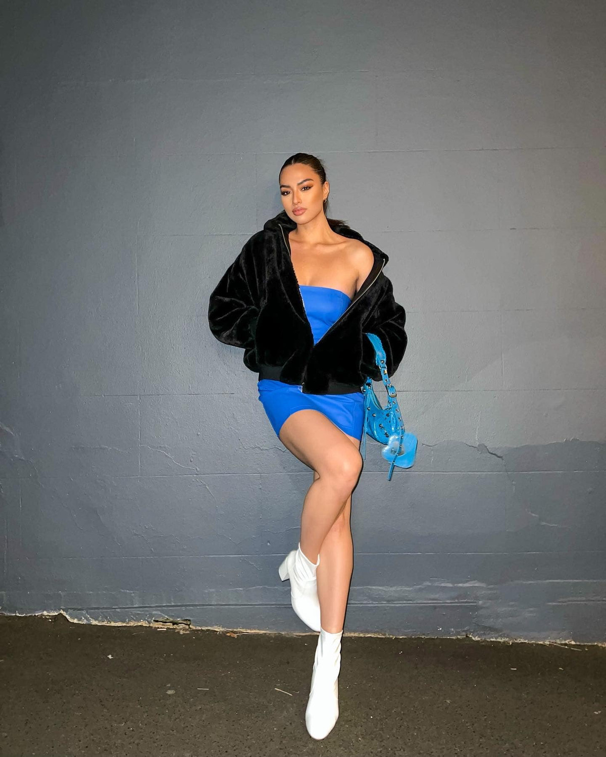 Thân hình đáng mơ ước của nàng hậu ở thời điểm hiện tại nhờ chăm chỉ tập luyện và ăn uống khoa học.