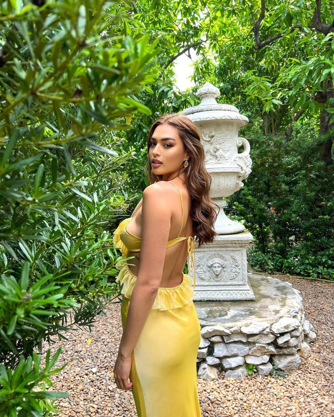 Sự thay đổi rõ rệt về ngoại hình giúp Anchilee Scott-Kemmis quyến rũ hơn thời mới đăng quang Hoa hậu Hoàn vũ Thái Lan 2021.