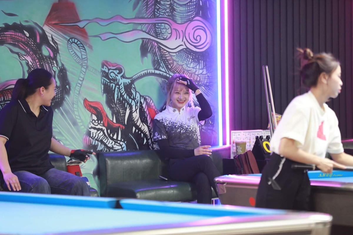 Cách đây chưa lâu, Gấm Kami cũng thẳng thắn thừa nhận mình vừa mới trải qua phẫu thuật thẩm mỹ: "Đánh trượt bi cả nước còn biết huống chi phẫu thuật cả gương mặt".