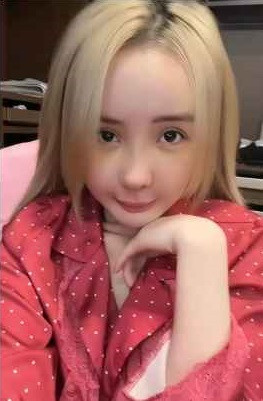 Tới đây, cư dân mạng khó hiểu, không biết hot girl này "nghĩ ra" chuyện khẳng định sự thật là 35 tuổi với mục đích gì, hay đơn thuần là tạo content câu view.