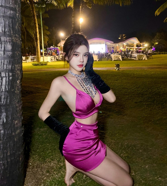 Một trong những điểm thu hút khác của Xia Yuan là những hình xăm lớn trên cơ thể.