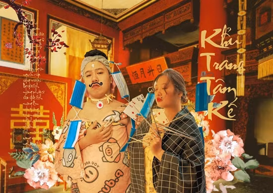 Còn cô giáo mầm non Hương Giang thì kể về chồng rằng: "Được cái chồng mình cũng vui tính, chiều vợ, sẵn sàng làm mẫu cho những bộ ảnh độc đáo của vợ nên hai đứa kết hợp rất ăn ý, cho ra đời nhiều bộ ảnh vui nhộn".