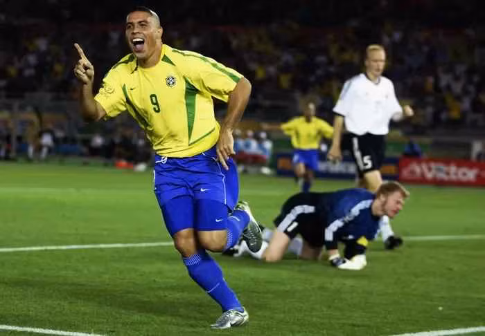 Ro "béo" đá tổng cộng 19 trận VCK World Cup và ghi 15 bàn.