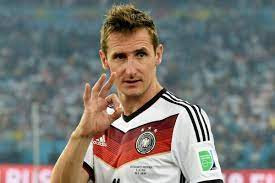 Tiền đạo gốc Ba Lan của đội tuyển đức dự bốn vòng chung kết World Cup (2002, 2006, 2010 và 2014). Klose đá tổng cộng 24 trận và ghi 16 bàn cho tuyển Đức.