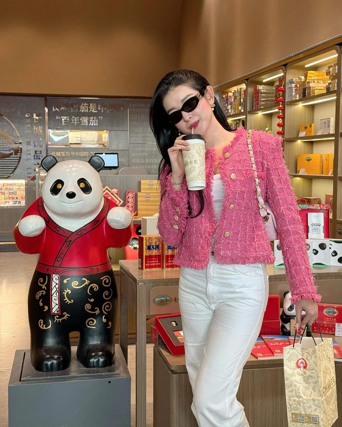 Huyền My sinh năm 1995 tại Hà Nội, giành ngôi vị Á hậu 1 tại cuộc thi Hoa hậu Việt Nam 2014 khi đang là sinh viên Học viện thời trang London.