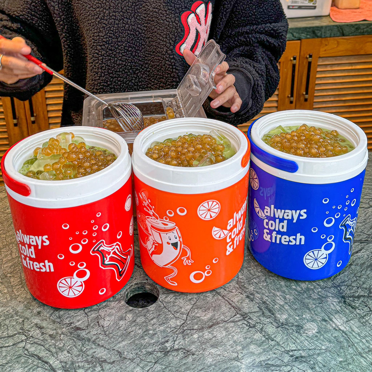 Điều làm món nước này viral là chính là sự đáng yêu của chiếc thùng đá mini đựng trà sữa.