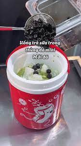 Vừa xuất hiện đã "rần rần" cõi mạng, trà sữa thùng đá hứa hẹn sẽ tạo nên cơn sốt tại nhiều tỉnh thành trong thời gian tới.