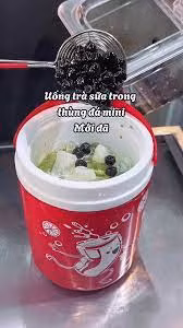 Vừa xuất hiện đã "rần rần" cõi mạng, trà sữa thùng đá hứa hẹn sẽ tạo nên cơn sốt tại nhiều tỉnh thành trong thời gian tới.