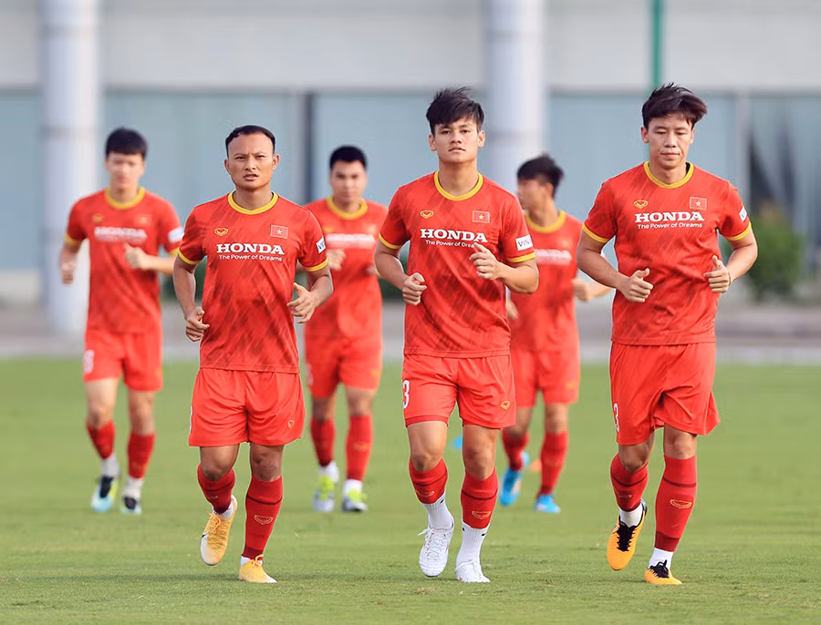 Trong thời gian xả trại trước trận đội tuyển Việt Nam và Trung Quốc, các cầu thủ được phép về với gia đình trước khi hội quân trở lại vào ngày 16/9.