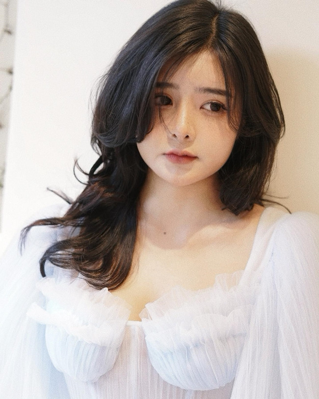 Trang cá nhân của Ann Dâu tính đến thời điểm hiện tại đã có khoảng hơn 100k lượt theo dõi, đủ thấy độ hot của cô bạn búp bê xinh đẹp này.